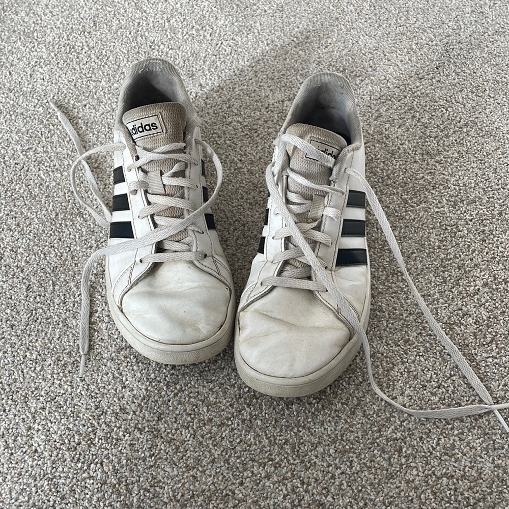 Kids Size 5 Black and White Adidas Tennis Shoes